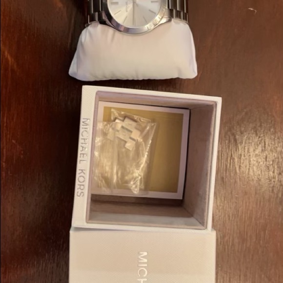 like new Michael Kors watch - Picture 4 of 4